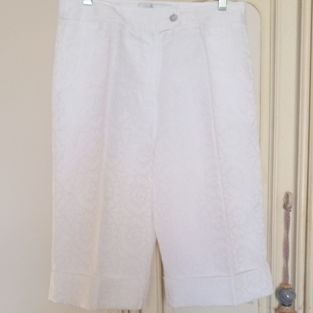 Elegant White Bermuda Shorts